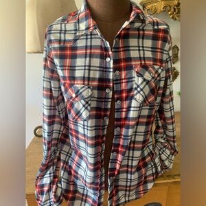Women’s fitted flannel button down shirt